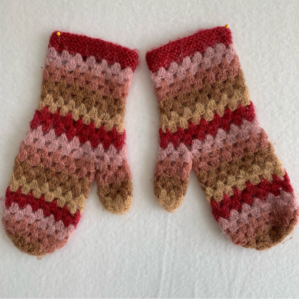 Gap multi colored mittens one size
